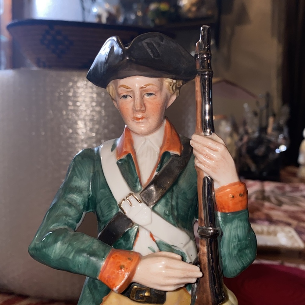 Royal Crown 1776 Revolutionary Green Mountain Ranger War Soldier Military Statue - Picture 2 of 8